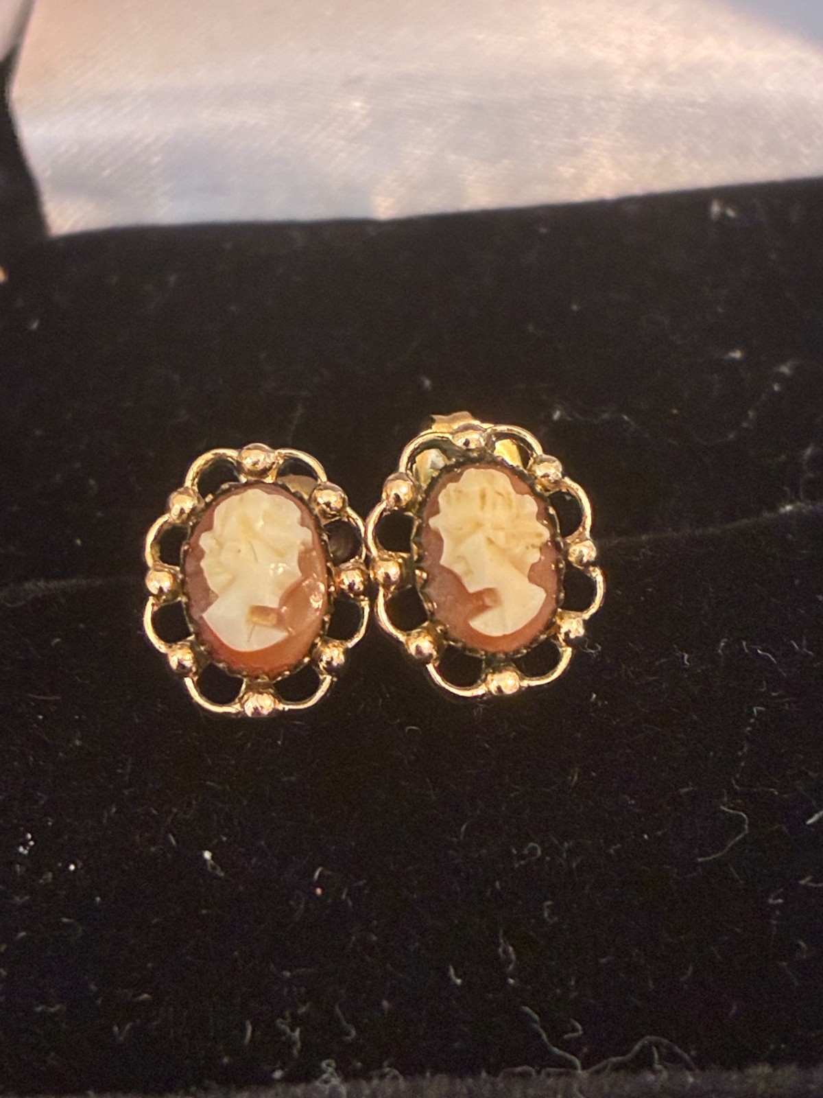 Antique 18K Gold Cameo Earrings- Hand Carved Shell Cameos