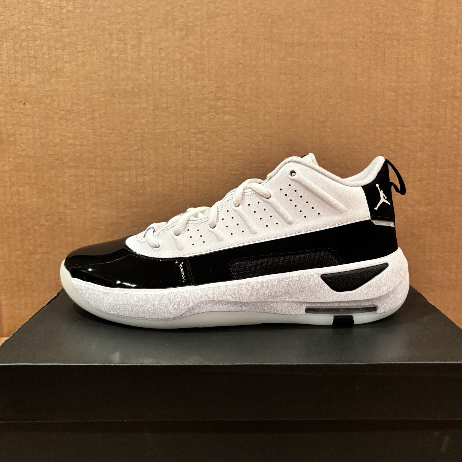 Jordan Max Aura 7 White Summit White Black Men\'s Shoes HQ2091-100 Size 9 No lid