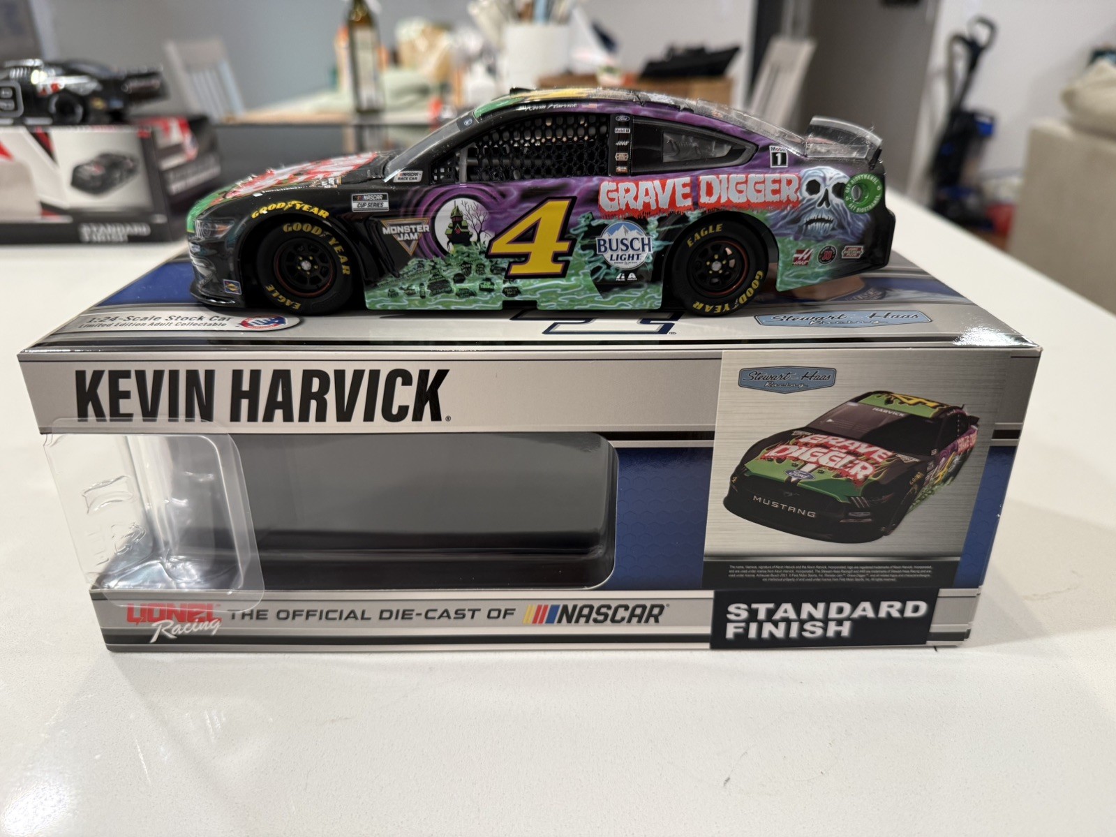 1/24 2021 Kevin Harvick #4 Grave Digger Ford Mustang Elite Lionel NASCAR Diecast
