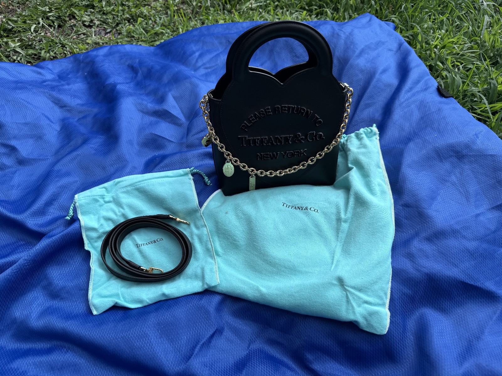 Small return to Tiffany and Co. tote with charms in black Small return to Tiffany and Co. tote with charms in black