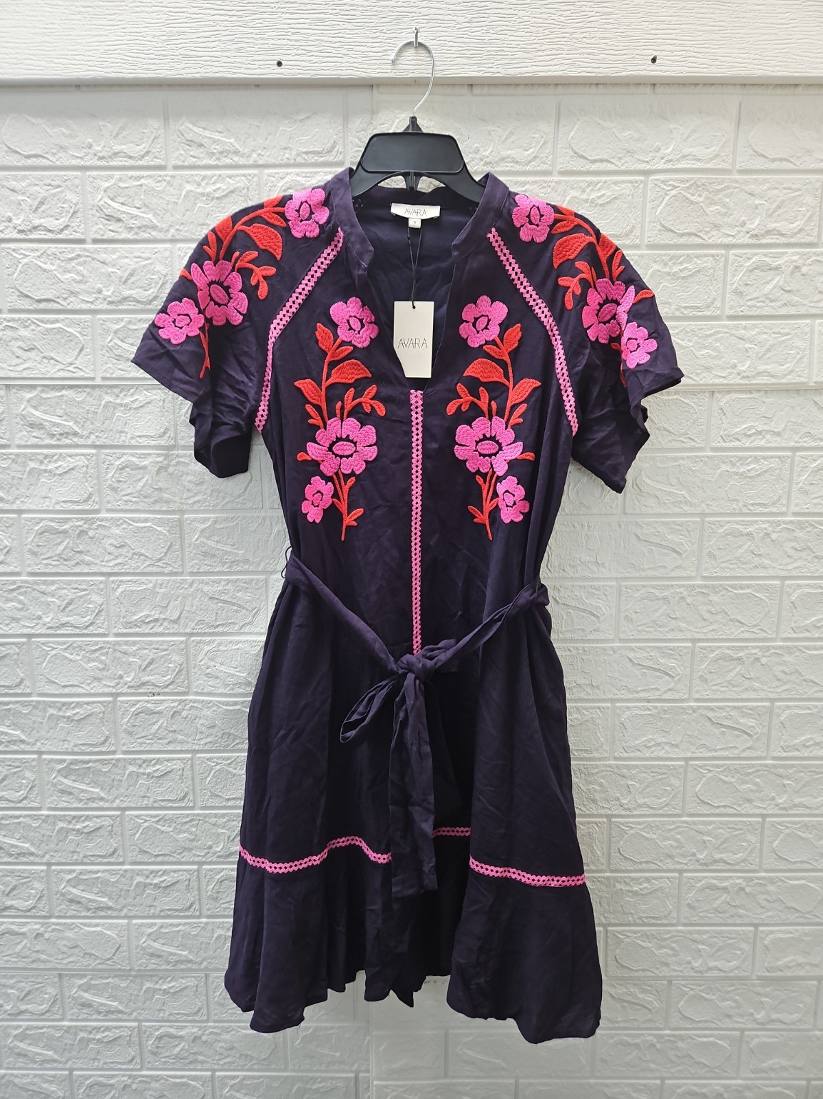 New AVARA Women\'s Embroidered Short Dress Sz S