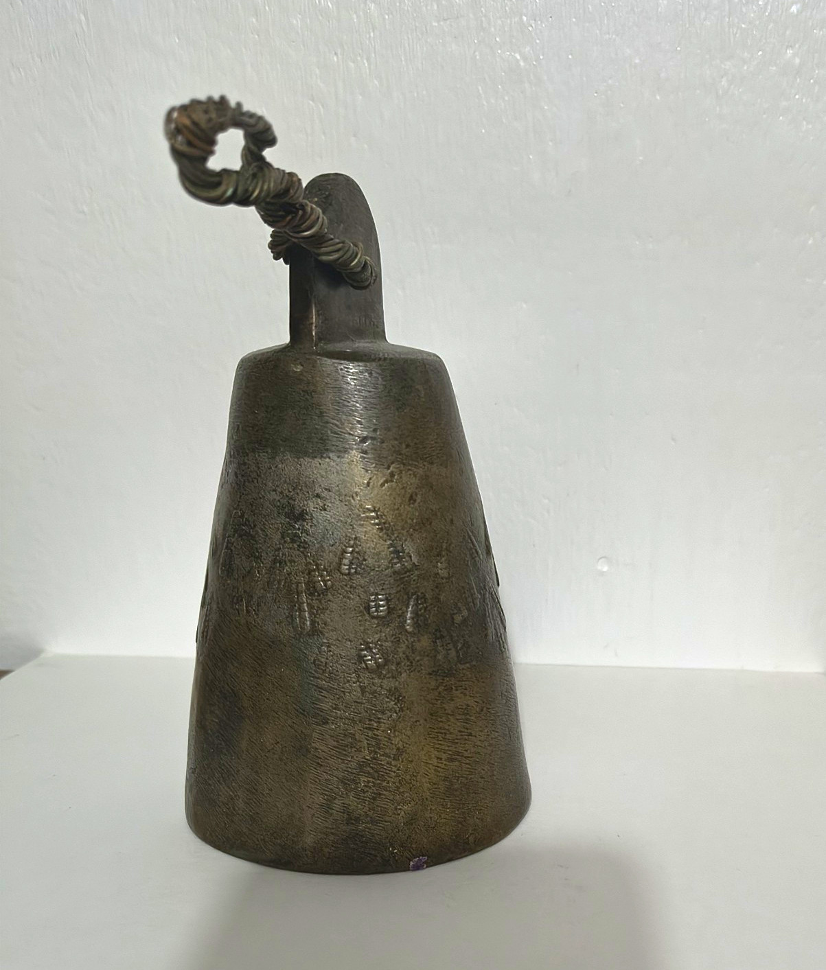 ANTIQUE - MID CENTURY COLLECTIBLE METAL BRONCE BELL 6\