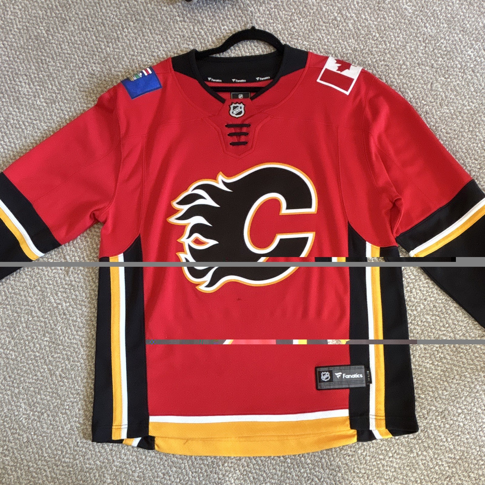 Fanatics Calgary Flames NHL Officially Licensed Hockey Jersey Size L Red