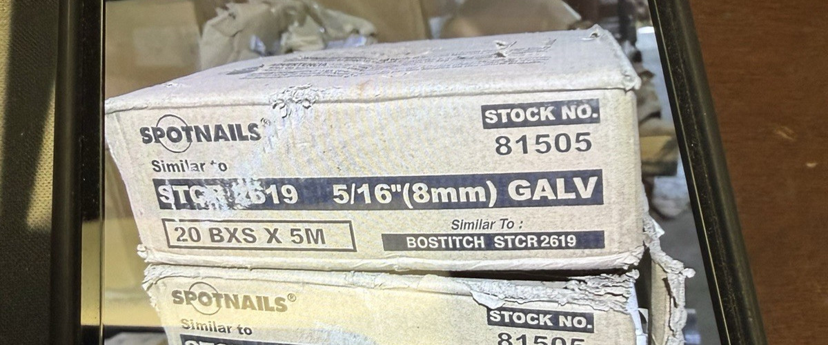 20 Boxes of 5000 (100,000) Spotnails 81505 Galvanized Chisel Point Staples 5/16 20 Boxes of 5000 (100,000) Spotnails 81505 Galvanized Chisel Point Staples 5/16