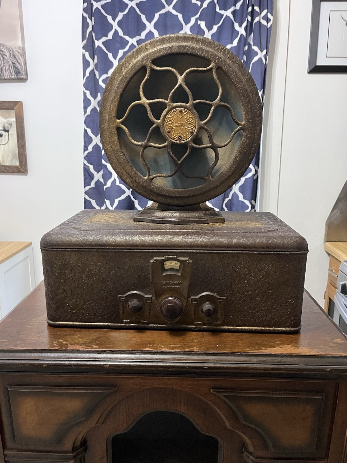 Vintage CROSLEY Console Floor Tube Radio Cabinet 1930s Antique Speaker Stand Woo