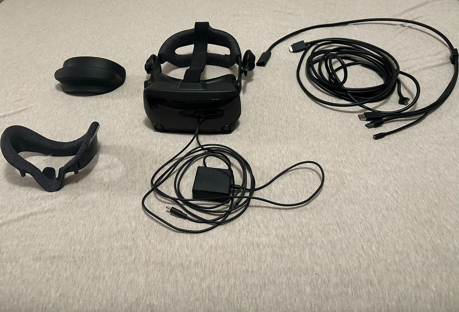 Valve Index VR Headset w/ Cables & Cushion Valve Index VR Headset w/ Cables & Cushion