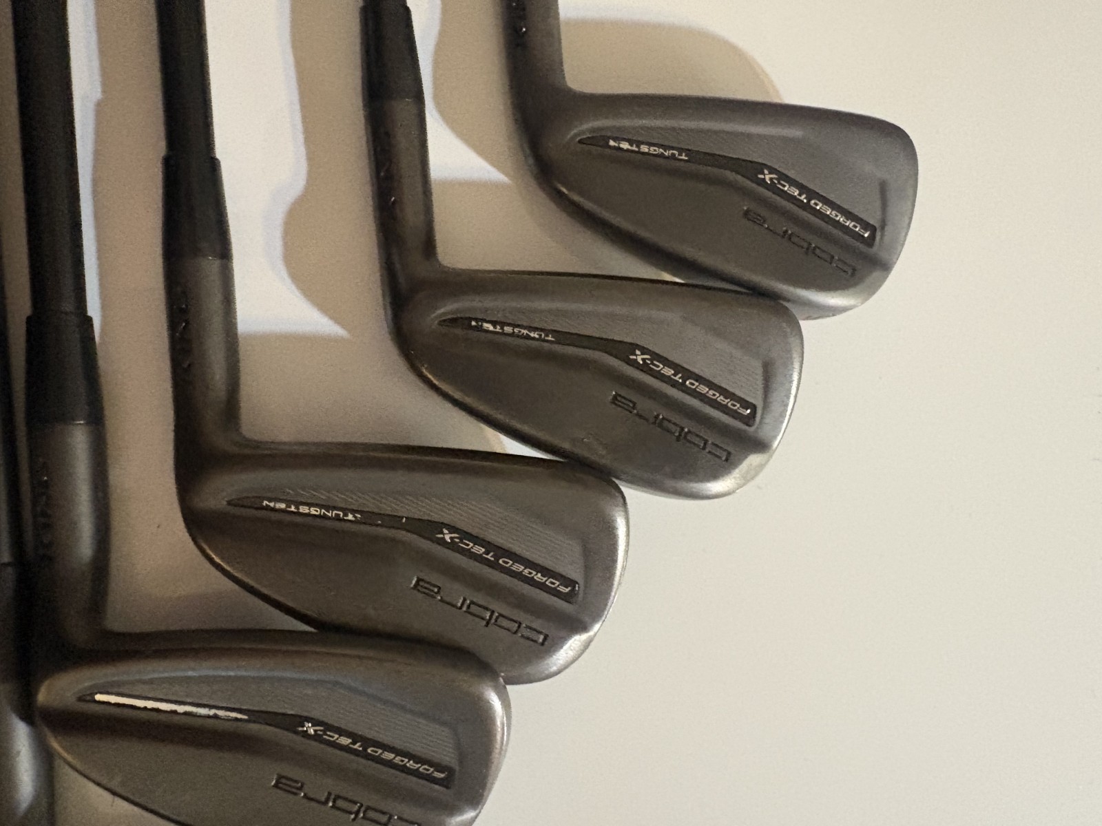 Cobra King Forged Tec ‘23 Black Iron Set 5-PW, GW Graphite KBS Tour 85 stiff