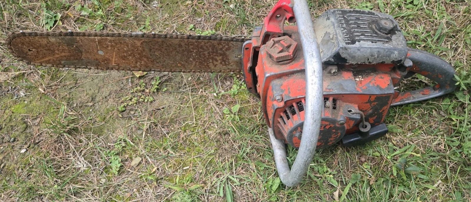 Vintage Homelite Super XL Chainsaw with Bar • For PARTS REPAIR (kk) Vintage Homelite Super XL Chainsaw with Bar • For PARTS REPAIR (kk)