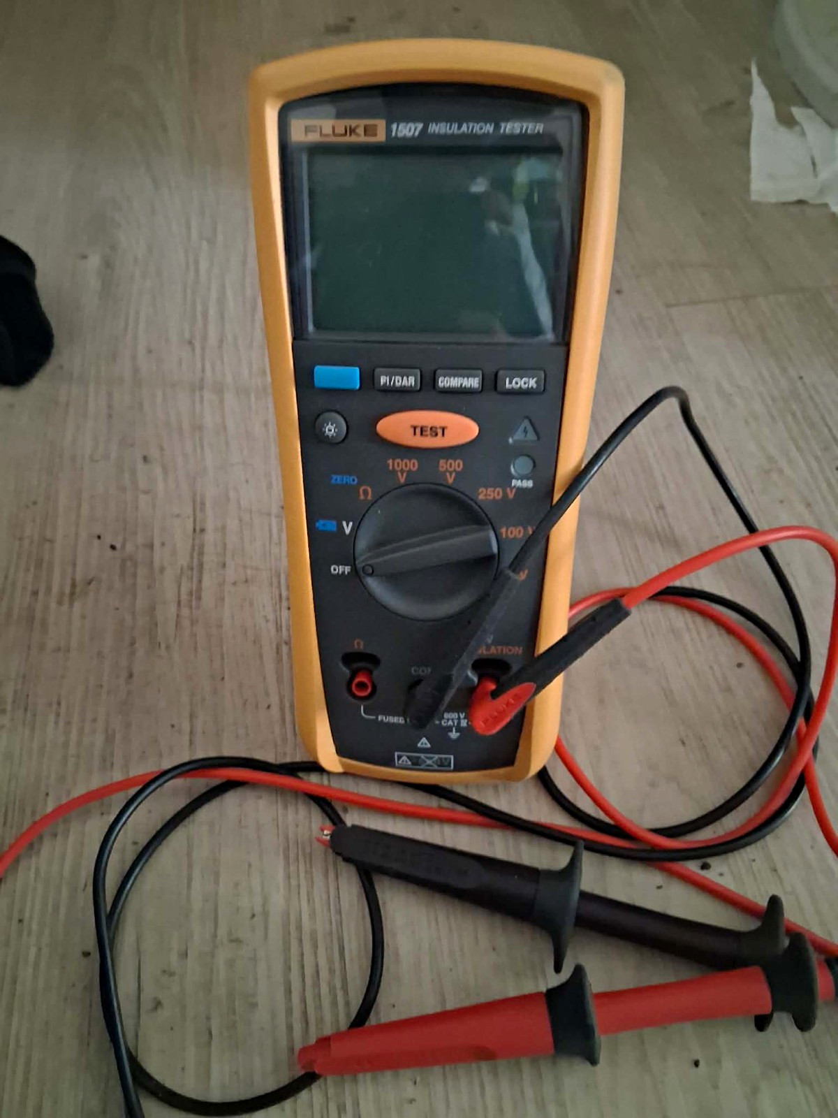 Fluke 1507 Insulation Tester Megohmmeter 0-10 GΩ 100-1000V w/ Leads Fluke 1507 Insulation Tester Megohmmeter 0-10 GΩ 100-1000V w/ Leads