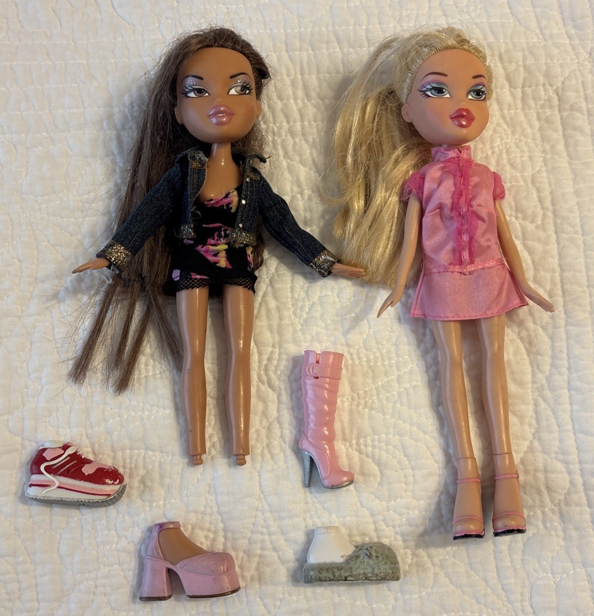 2001 Bratz Dolls Chloe & Yasmin in Outfits - Non matching Extra Shoes   
