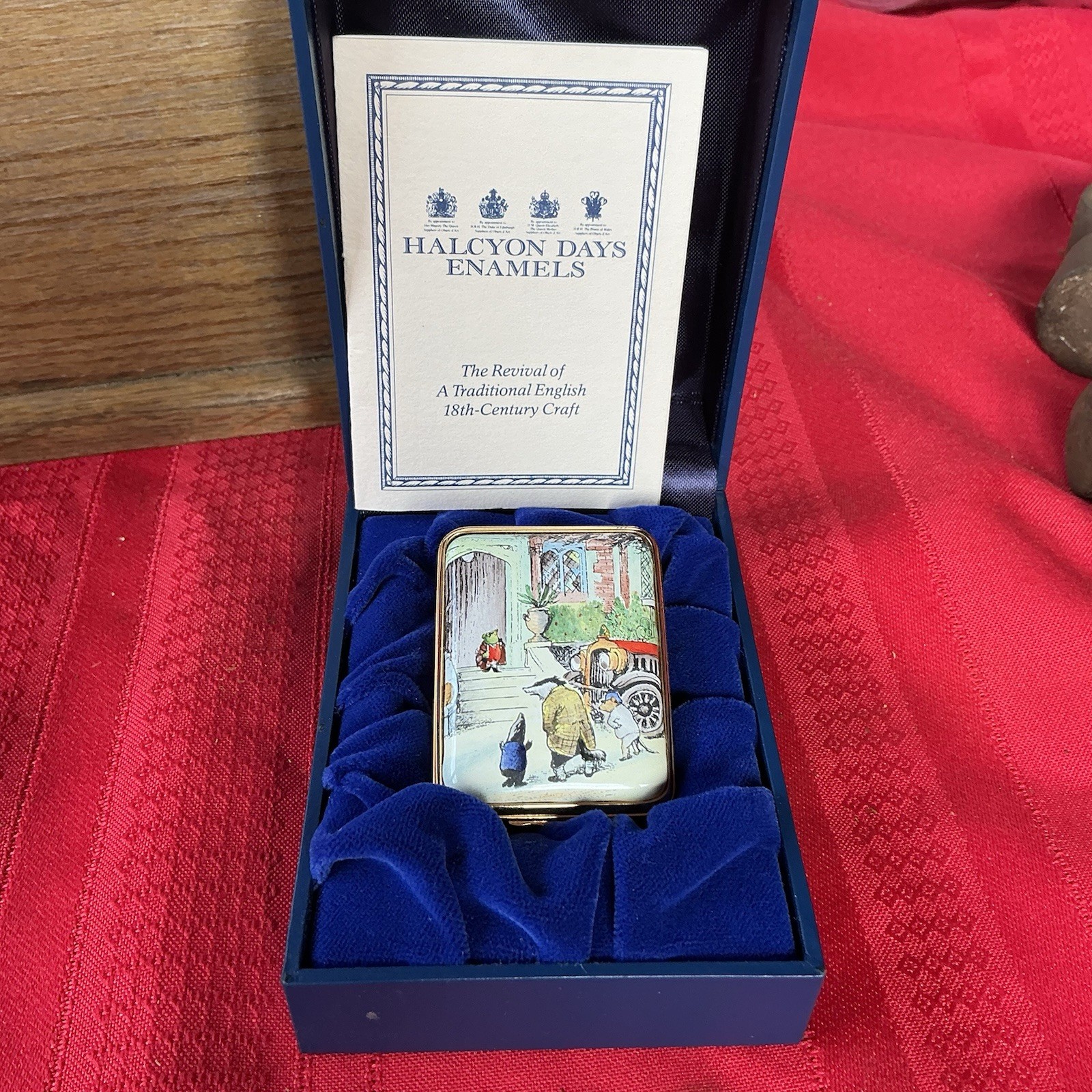 Vintage HALCYON DAYS ENAMELS. WIND 8N THE WILLOWS Trinket Box # 164 Limited ED