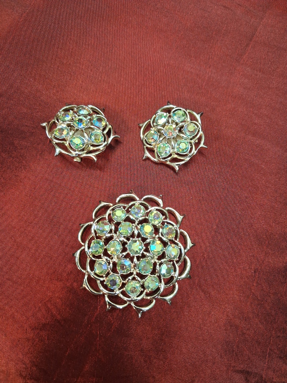 Vintage Sarah Coventry Brooch and Clip On Earring Set Limelight Vintage Sarah Coventry Brooch and Clip On Earring Set Limelight