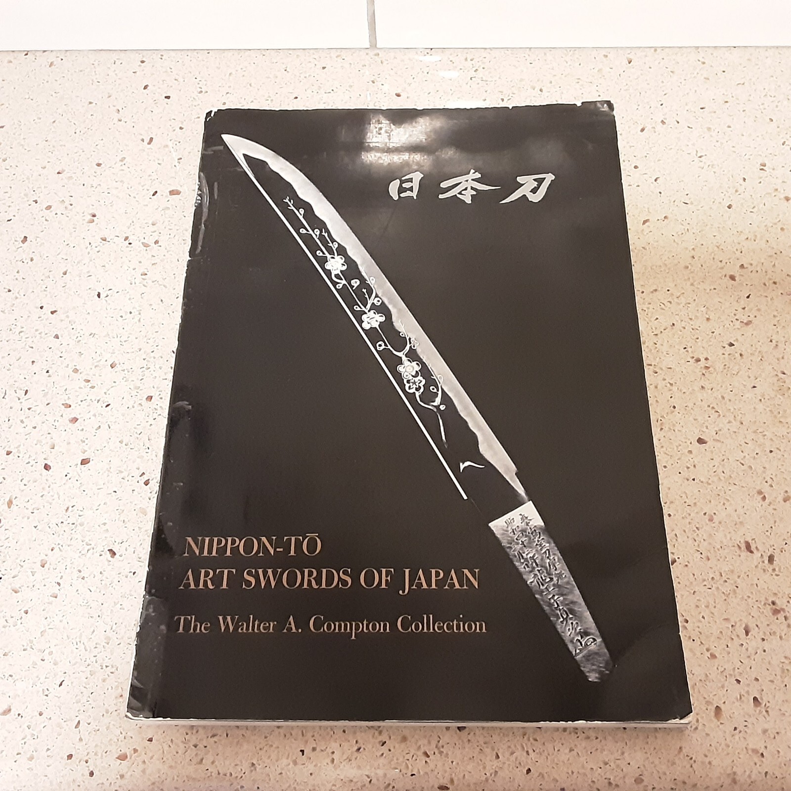 NIPPON-TO ART SWORDS OF JAPAN: The Walter A. Compton Collection - Excellent NIPPON-TO ART SWORDS OF JAPAN: The Walter A. Compton Collection - Excellent