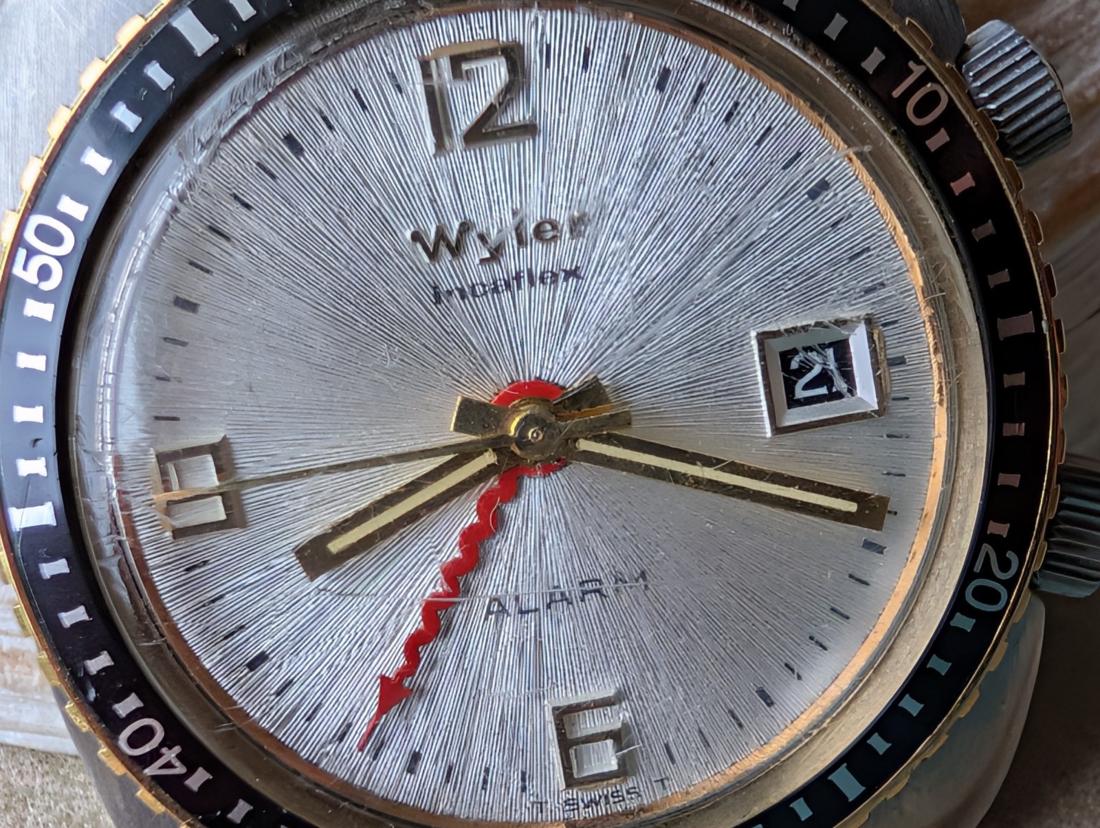 Vintage 1970\'s Wyler Lifeguard \'3300-1162 D\' Alarm Watch w/Dual Signed Crowns