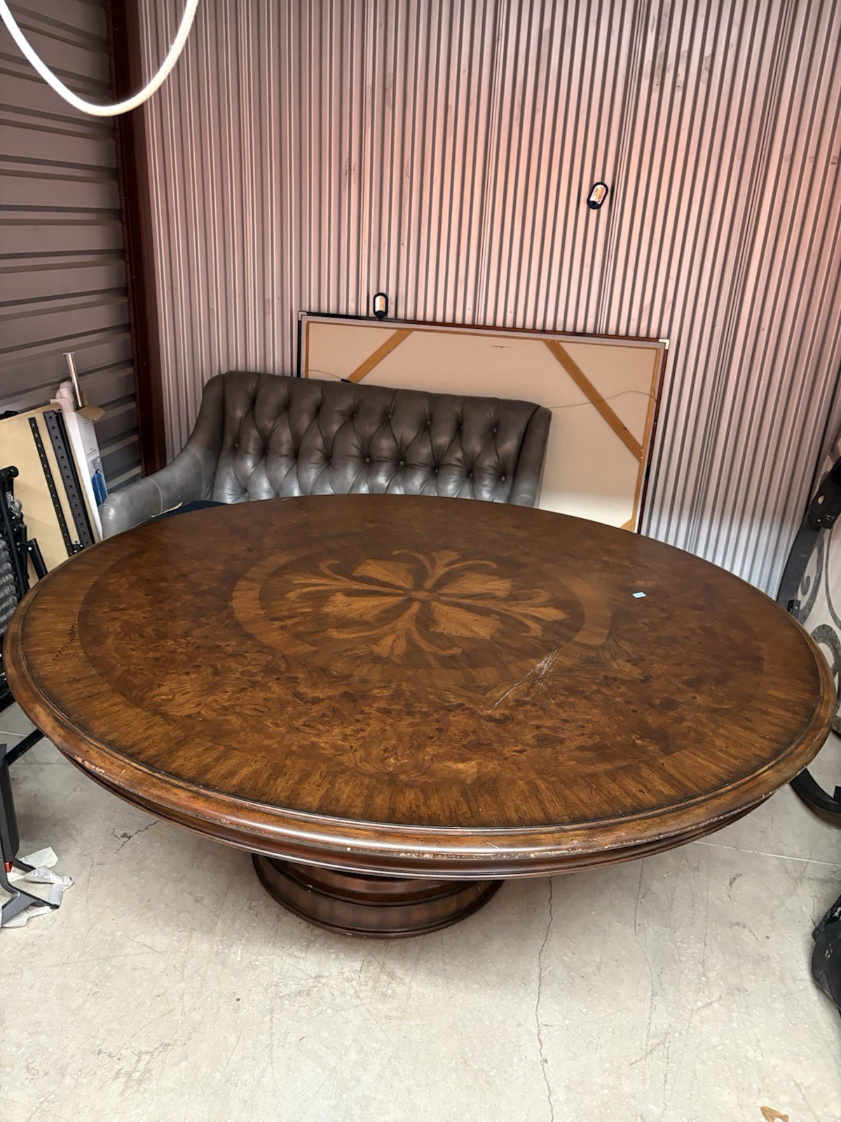 Thomasville Elba Hills of Tuscany 60” Round Dining Table Burl Wood Inlay