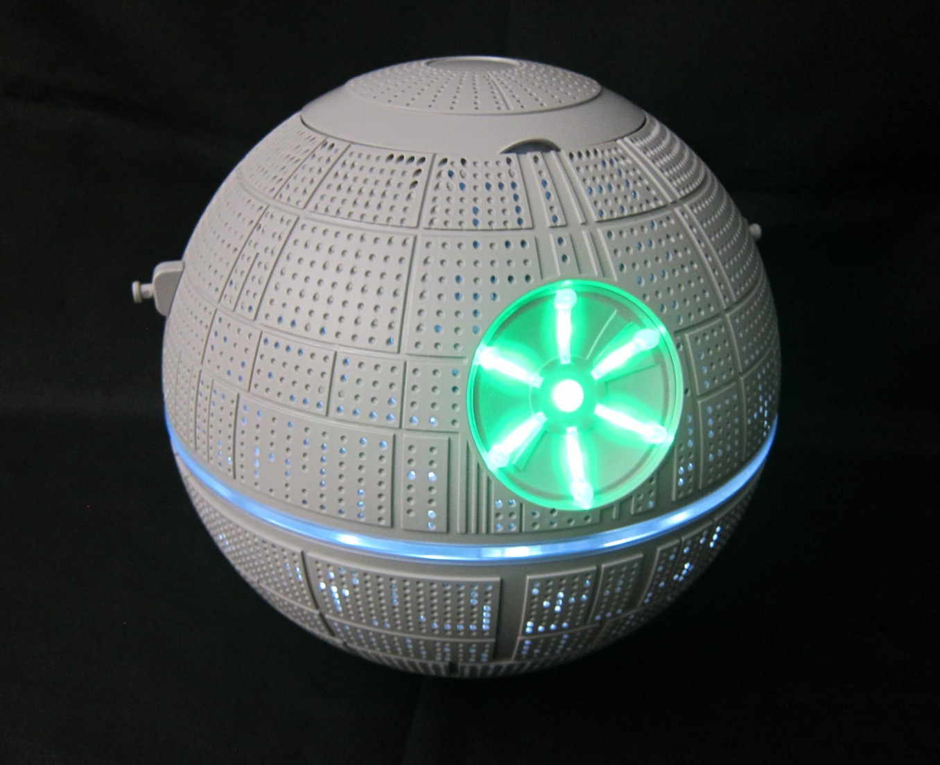 Disney Parks Star Wars Death Star RARE Popcorn Bucket New Light Up Sound Disney Parks Star Wars Death Star RARE Popcorn Bucket New Light Up Sound