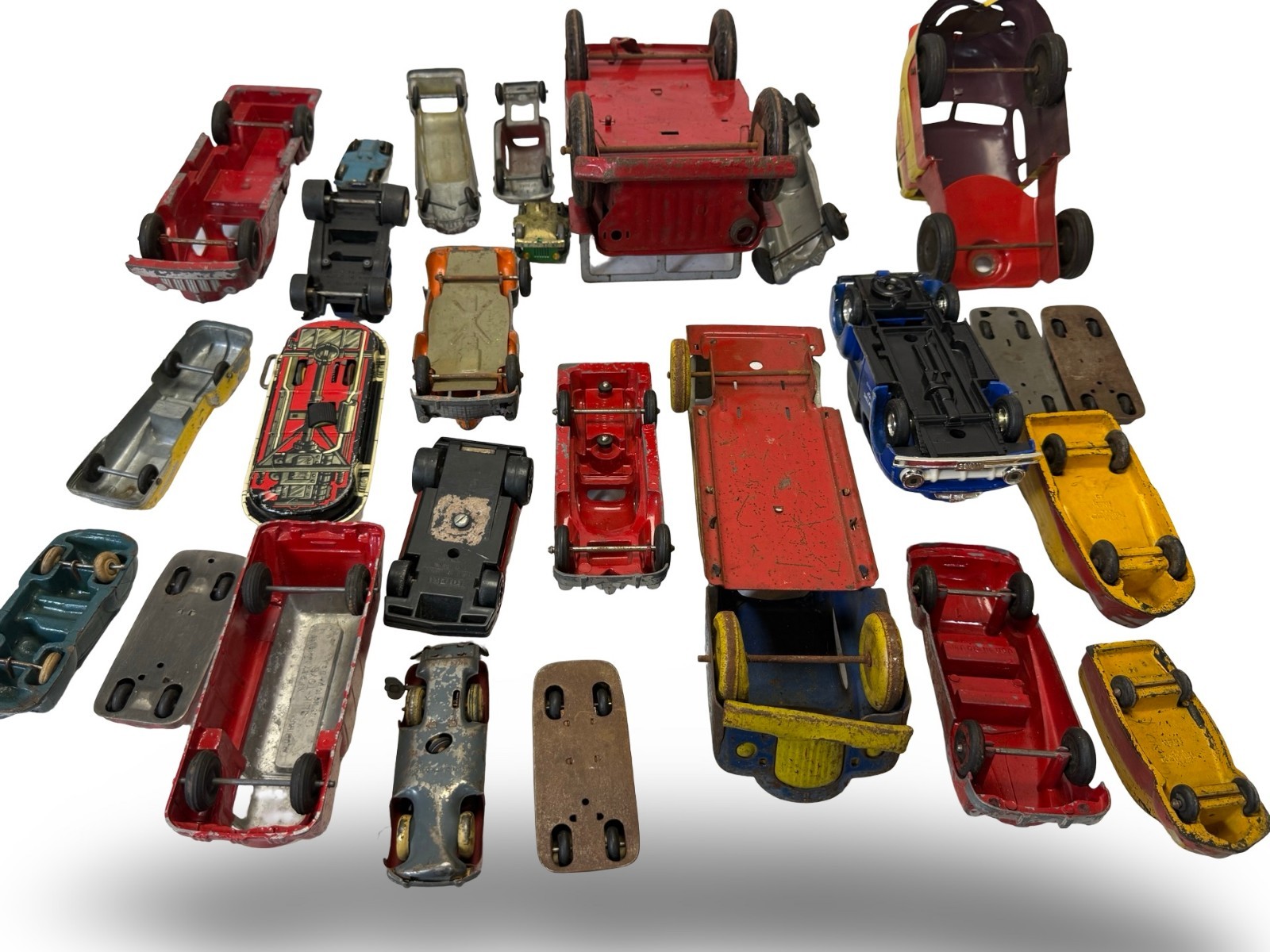 28 Vintage and Antique Wyandotte USA Made Lot of Diecast Toy Cars Trucks Etc