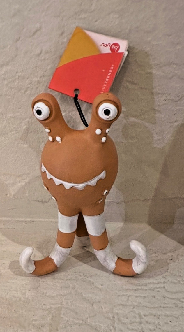 Plant Holder figurine  LIVETRENDS Halloween  MONSTER tan and white