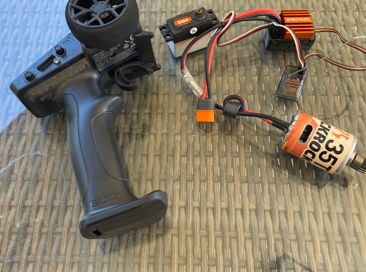 Axial SCX10 iii Coyote 35 T Motor & 40A Spektrum ESC receiver radio servo Axial SCX10 iii Coyote 35 T Motor & 40A Spektrum ESC receiver radio servo