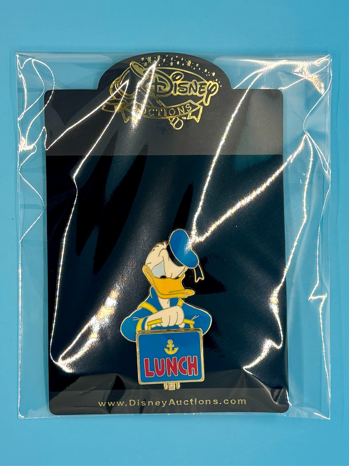 Disney Auctions LE 100 Lunch Box Pin DONALD DUCK – Excellent Condition