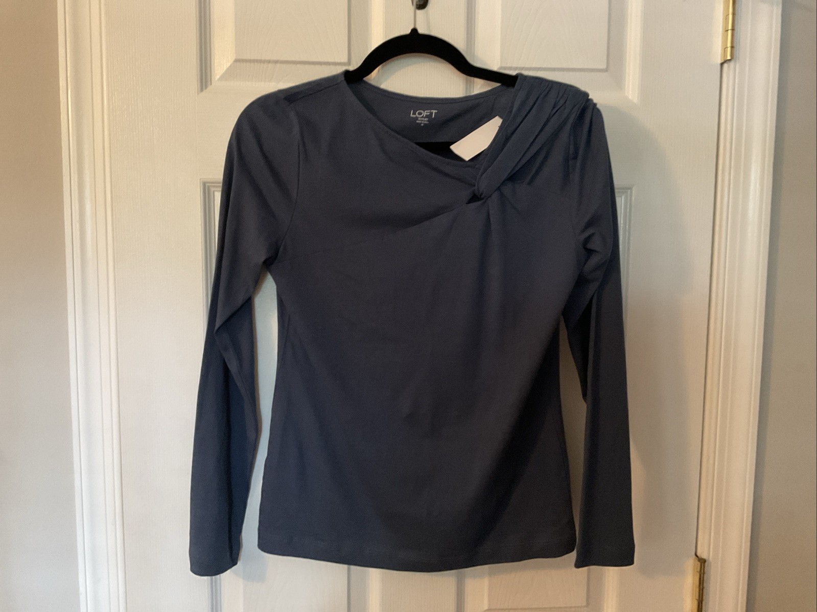 NWT LOFT Women\'s Blue Long Sleeve Pullover Stretch Knit Top Size Medium M