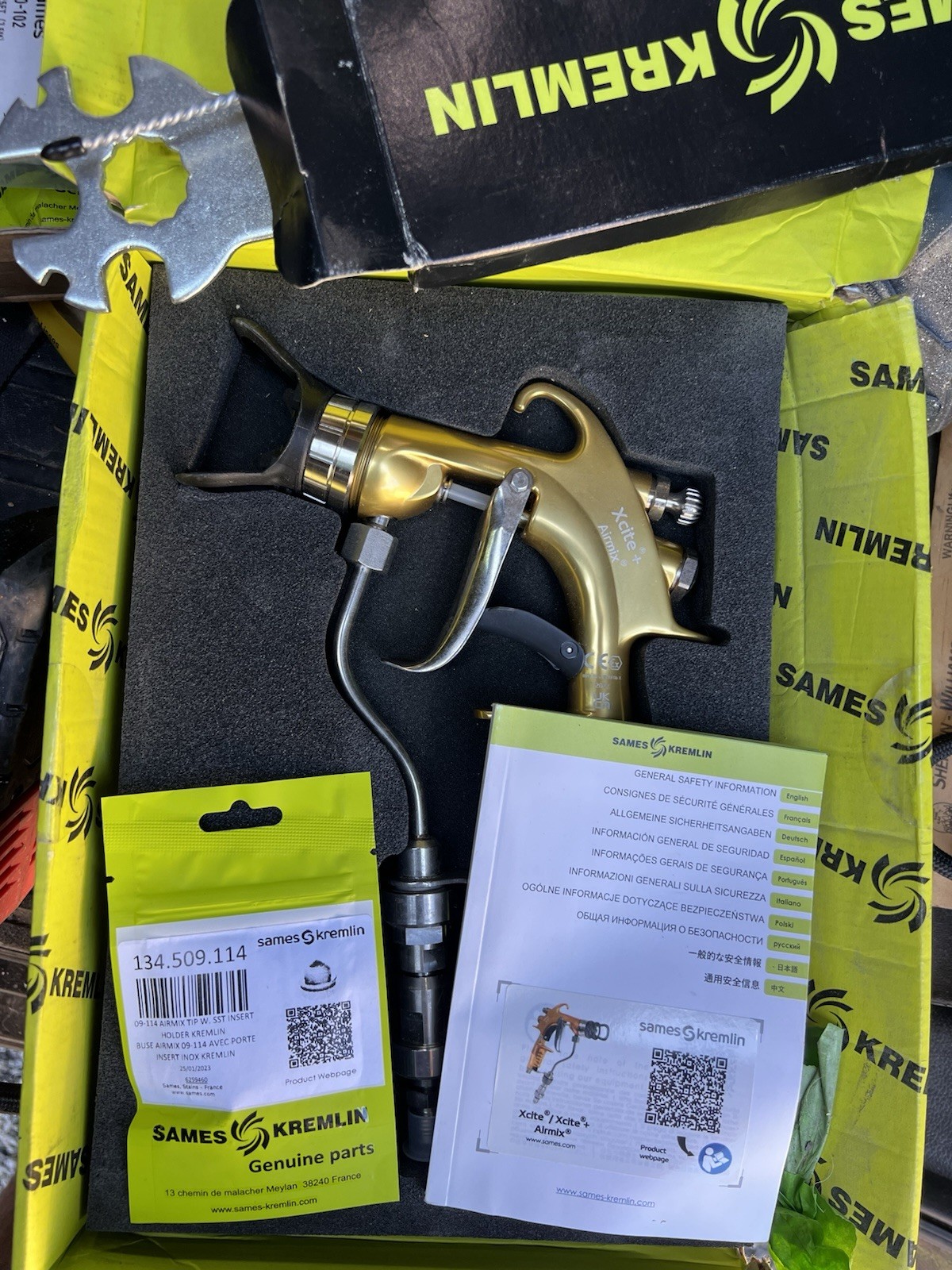 SAMES KREMLIN Xcite+ 120 Bar Airmix Spray Gun W 2 Tips *BRAND New* SAMES KREMLIN Xcite+ 120 Bar Airmix Spray Gun W 2 Tips *BRAND New*
