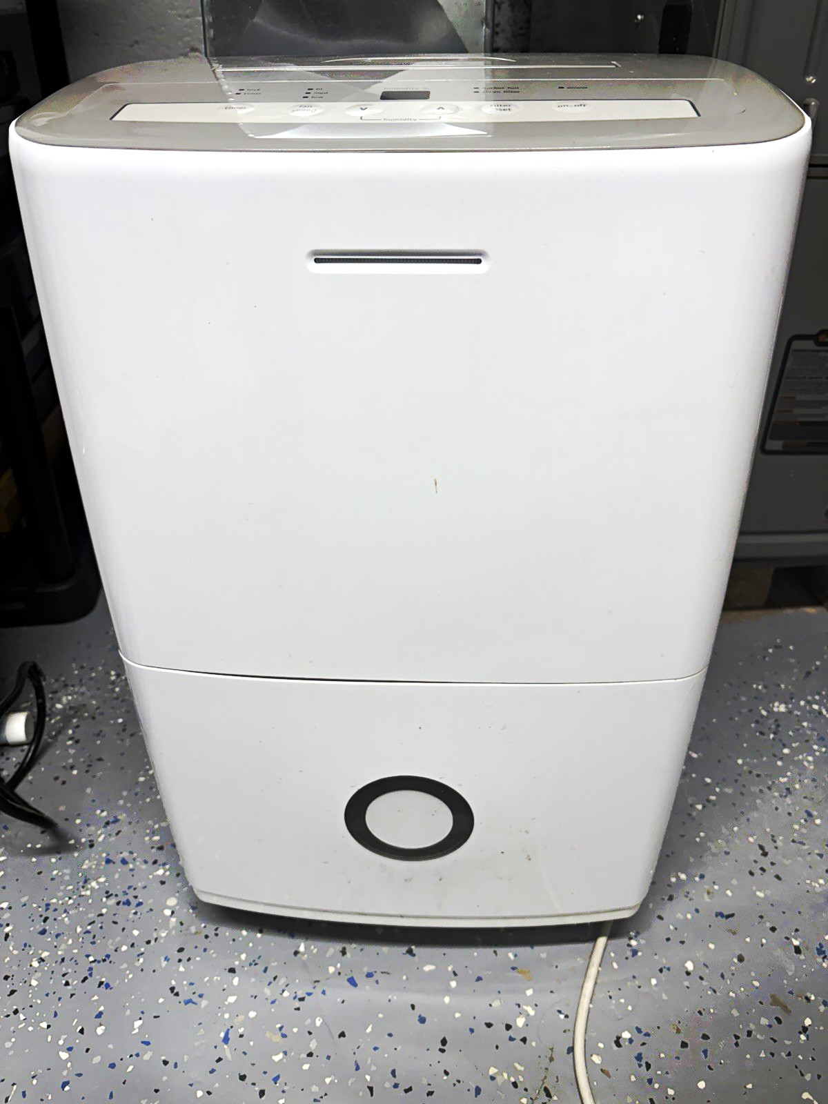 Frigidaire 50-Pint Dehumidifier FFAD5033W1 White, 1500 sq ft, Timer