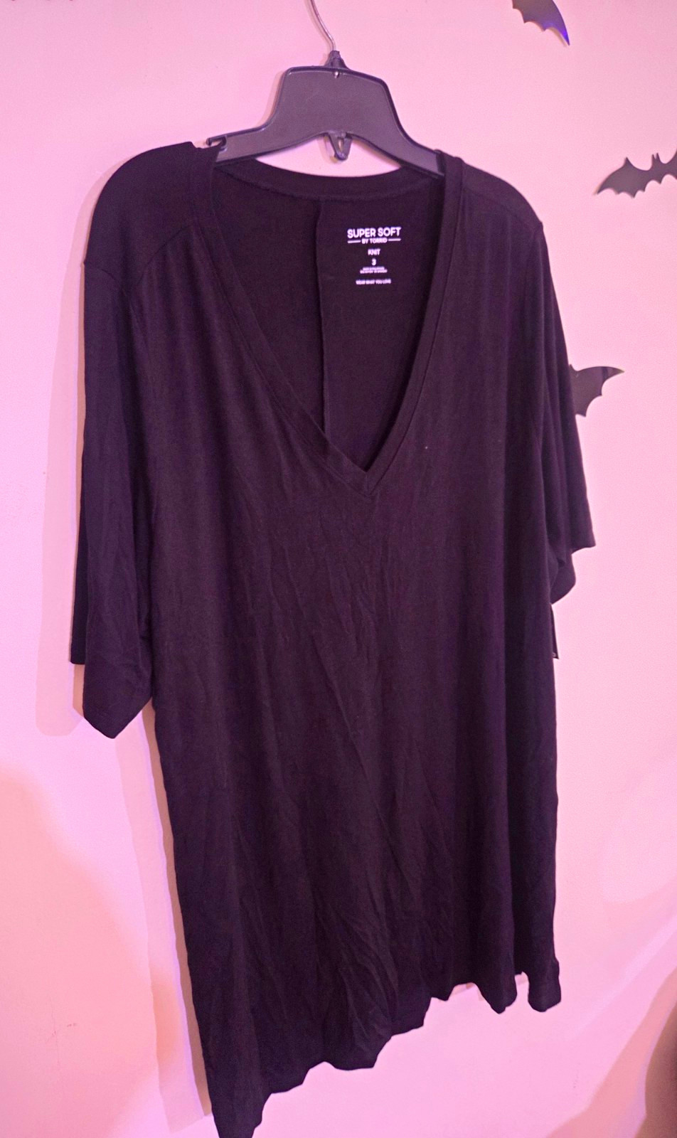 Torrid Super Soft Shirt V-Neck Short Sleeve Side Slit Black Size 3 NWT Torrid Super Soft Shirt V-Neck Short Sleeve Side Slit Black Size 3 NWT