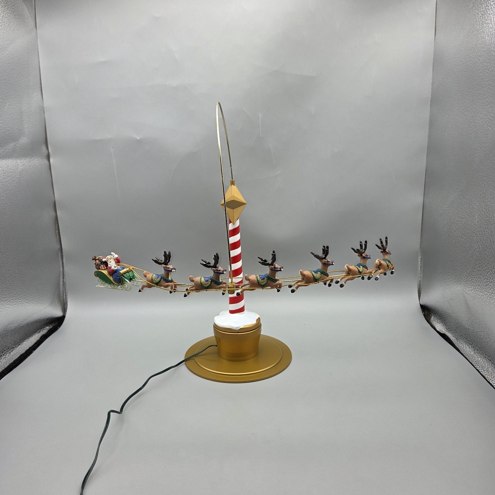 VTG Mr Christmas Floating Animated Tree Topper Santa & Reindeer Table Top VIDEO