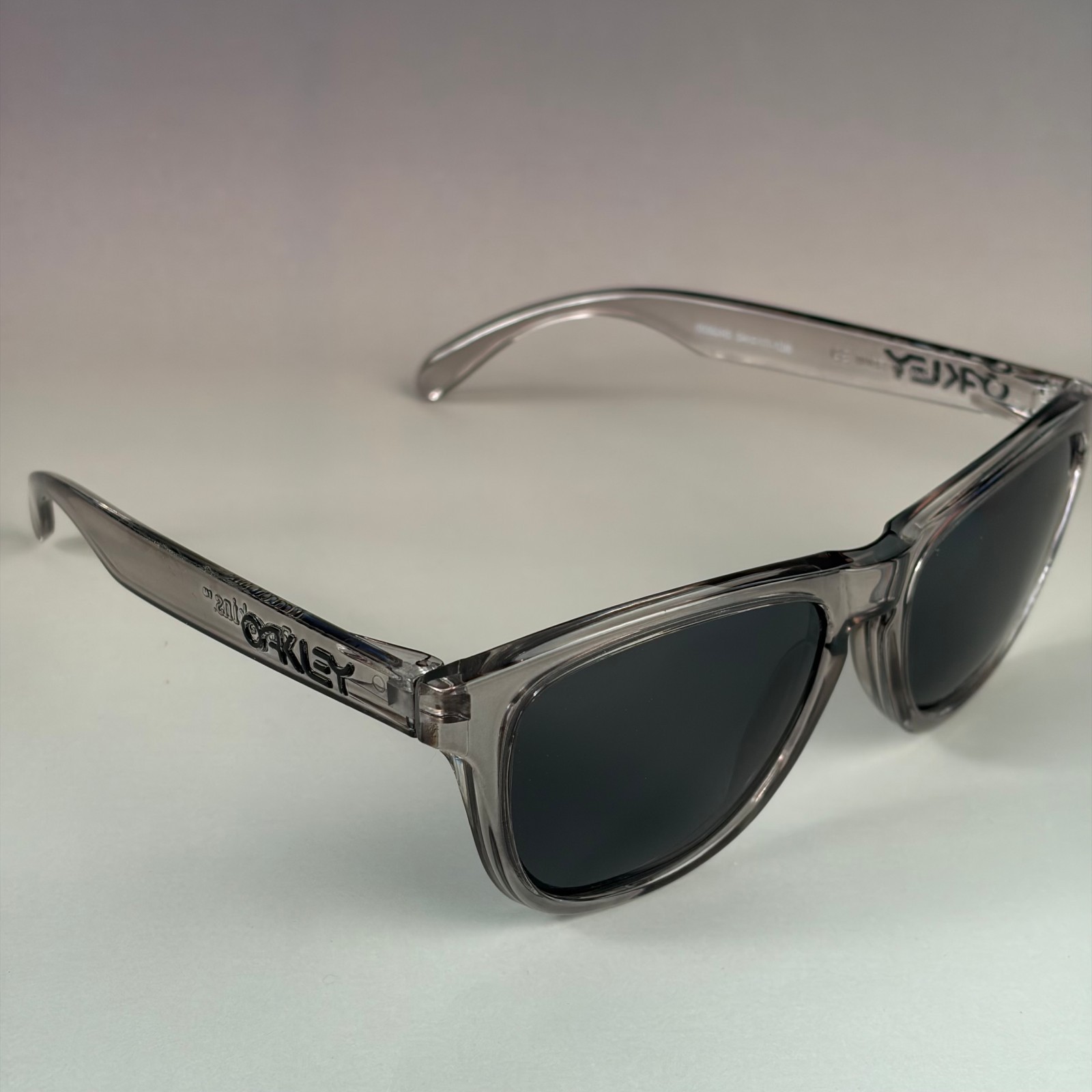 Oakley Frogskins Grey Polarized Sunglasses Black Square Sunglasses New Oakley Frogskins Grey Polarized Sunglasses Black Square Sunglasses New