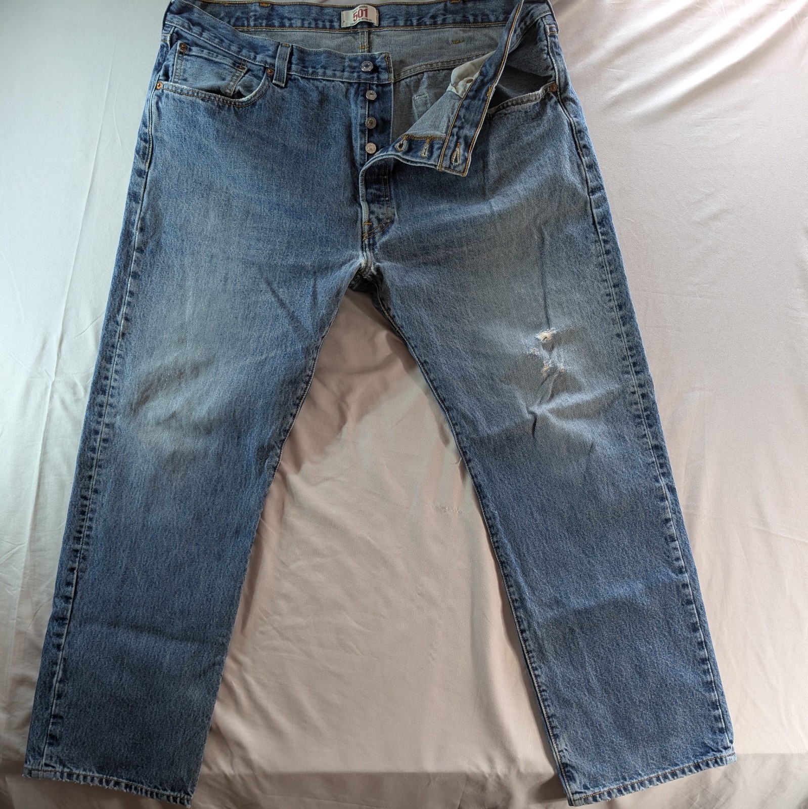 Levi\'s 501 Original Fit Men\'s Blue Jeans Button Fly Size 42x32 (41x30) Fair.