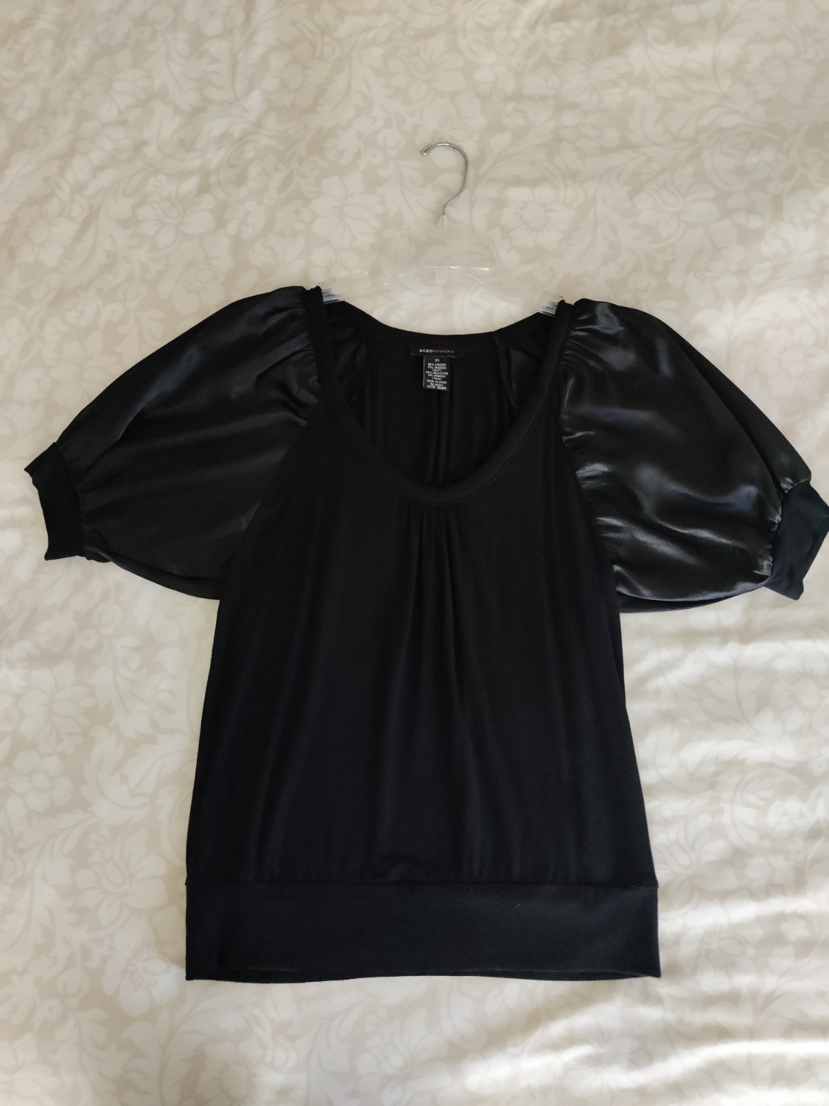 BCBG MaxAzria Viscose Satin-y Sleeves Top Blouse SZ-XS BCBG MaxAzria Viscose Satin-y Sleeves Top Blouse SZ-XS