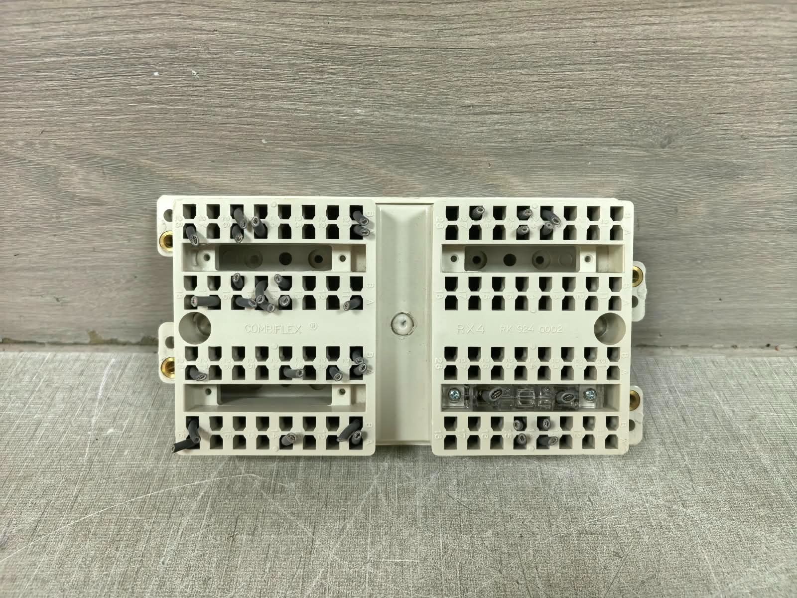 ABB RX4 RK924 0002 COMBIFLEX TERMINAL BASE SOCKET.