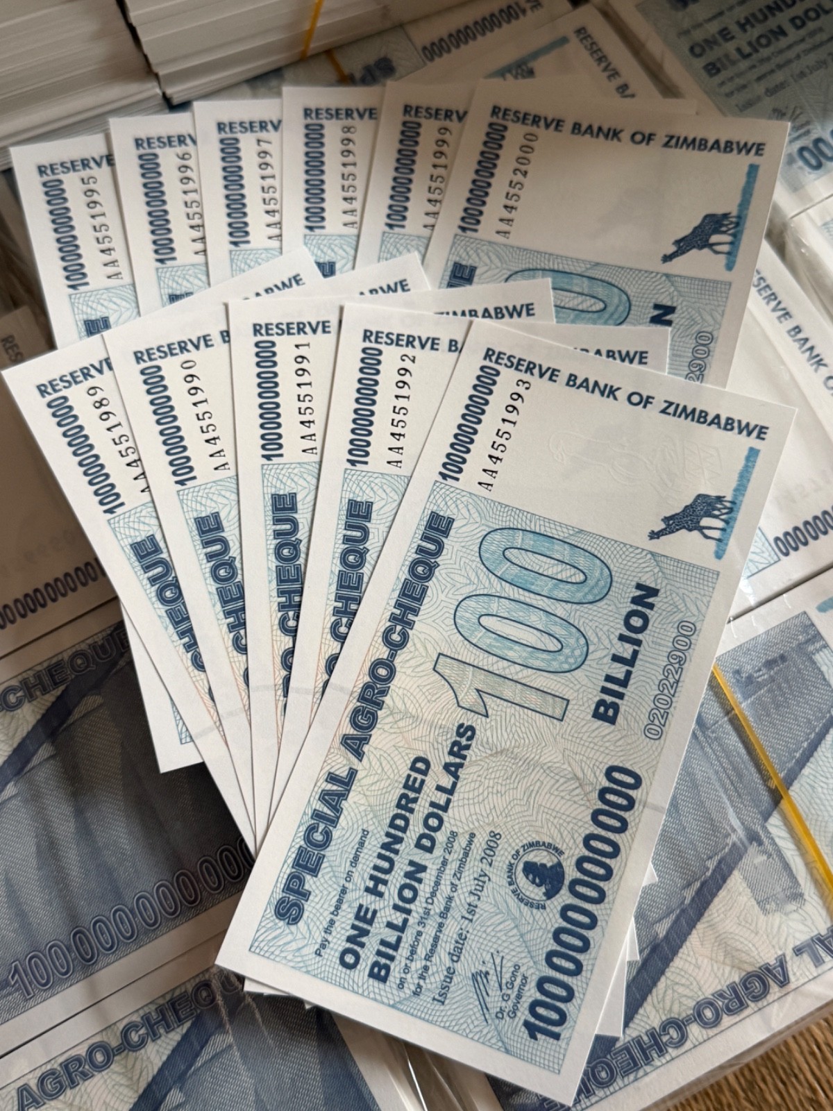 Zimbabwe 100 Billion Dollars, LOT 10, UNC, Special Agro Cheque AA/2008, Bundle