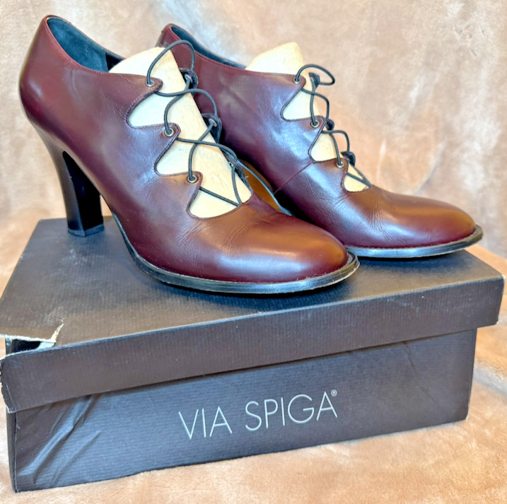 VTG Via Spiga Float T. Moro Modern Victorian Deep Burgundy Leather Pumps US W10 VTG Via Spiga Float T. Moro Modern Victorian Deep Burgundy Leather Pumps US W10