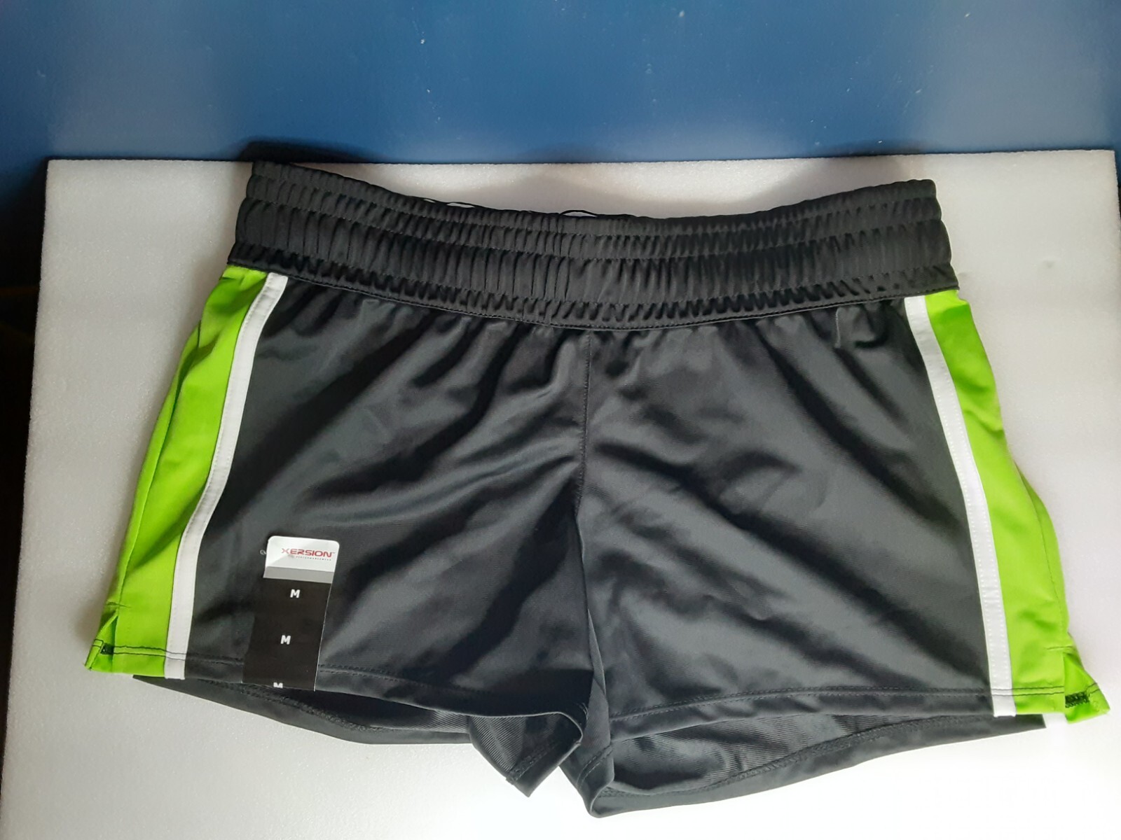 XERSION PERFORMANCE WEAR SEMI-FITTED RUNNING SHORTS SIZE MEDIUM XERSION PERFORMANCE WEAR SEMI-FITTED RUNNING SHORTS SIZE MEDIUM