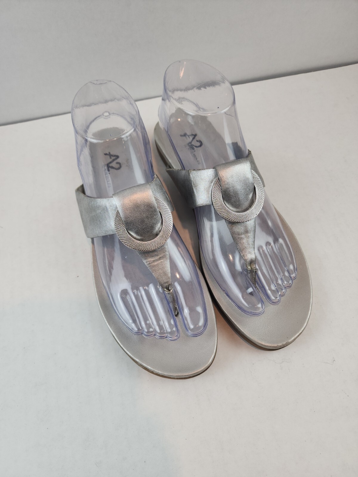 Aerosoles A2 Sz 7.5 M Silver Flip Flop Faux Leather Women Sandals