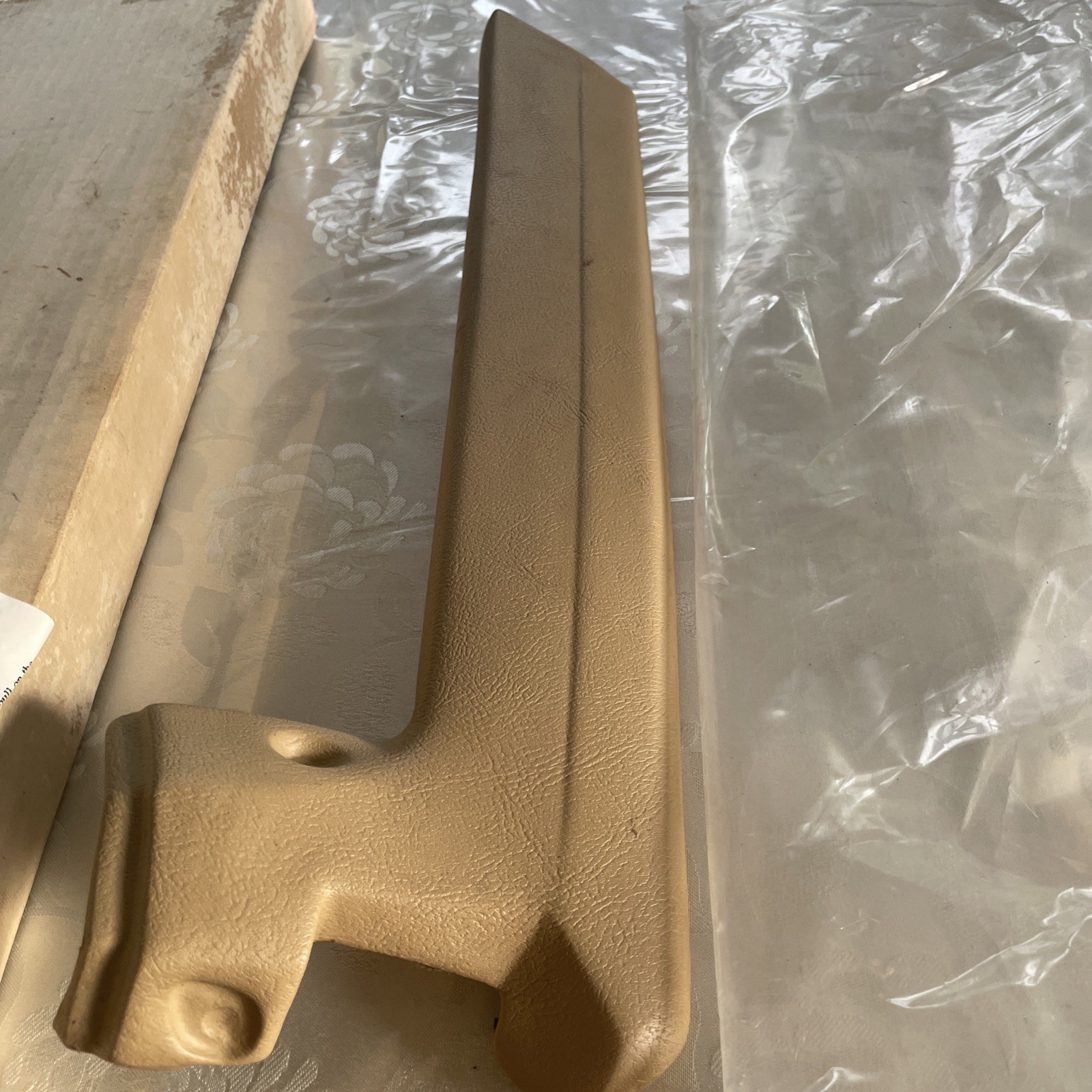  AUTO ACCESSORIES OF AMERICA PILLAR POST LT SADDLE RH for 1968-1976 C3 Corvette.