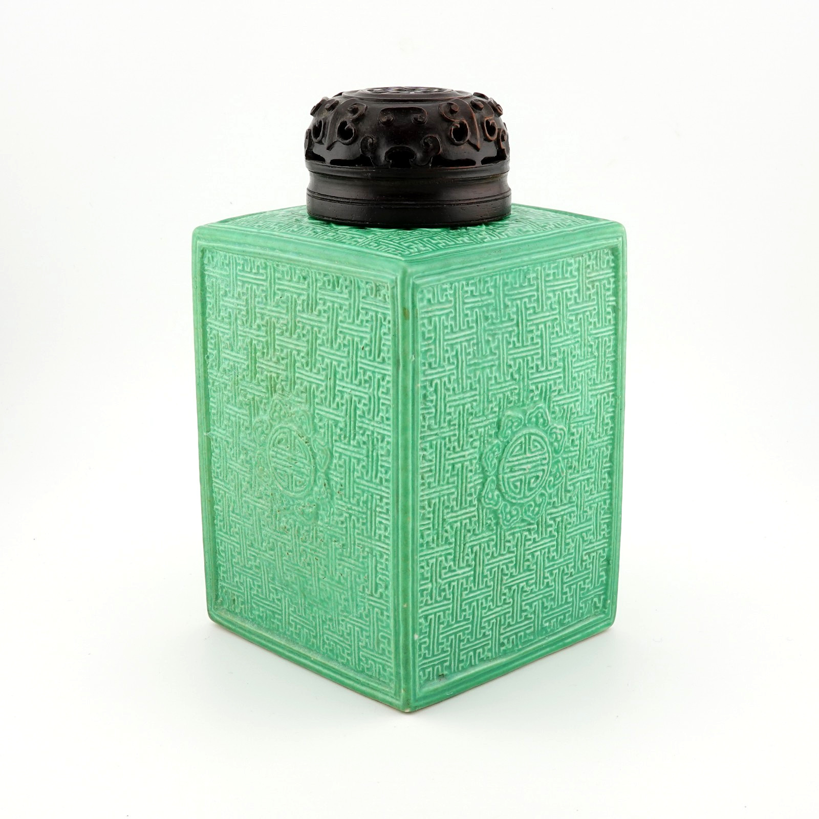 ANTIQUE 18thC CHINESE QIANLONG GREEN GLAZED PORCELAIN TEA CADDY, WOODEN LID