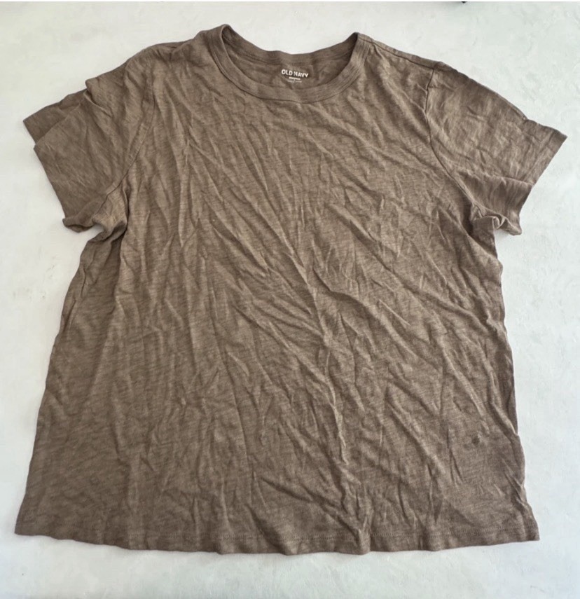 Old Navy Women\'s EveryWear Crew-Neck Short Sleeve T-Shirt Brown . Old Navy Women\'s EveryWear Crew-Neck Short Sleeve T-Shirt Brown .