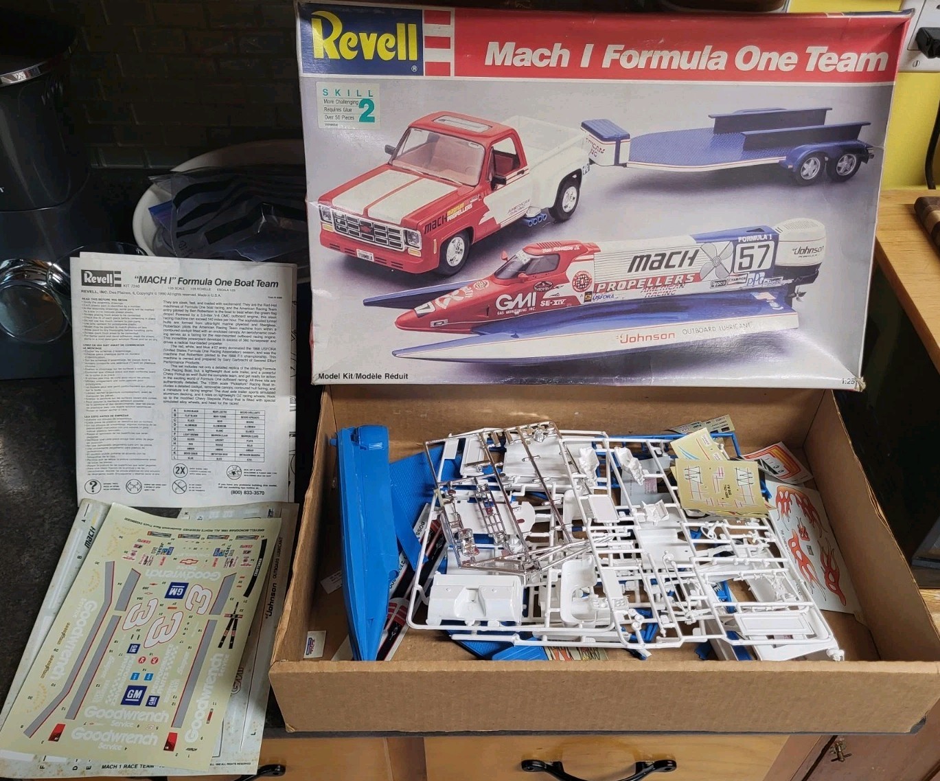 1990 Revell MACH 1 FORMULA 1 TEAM PICKUP TRUCK & RACE BOAT MODEL KIT SET 1/25