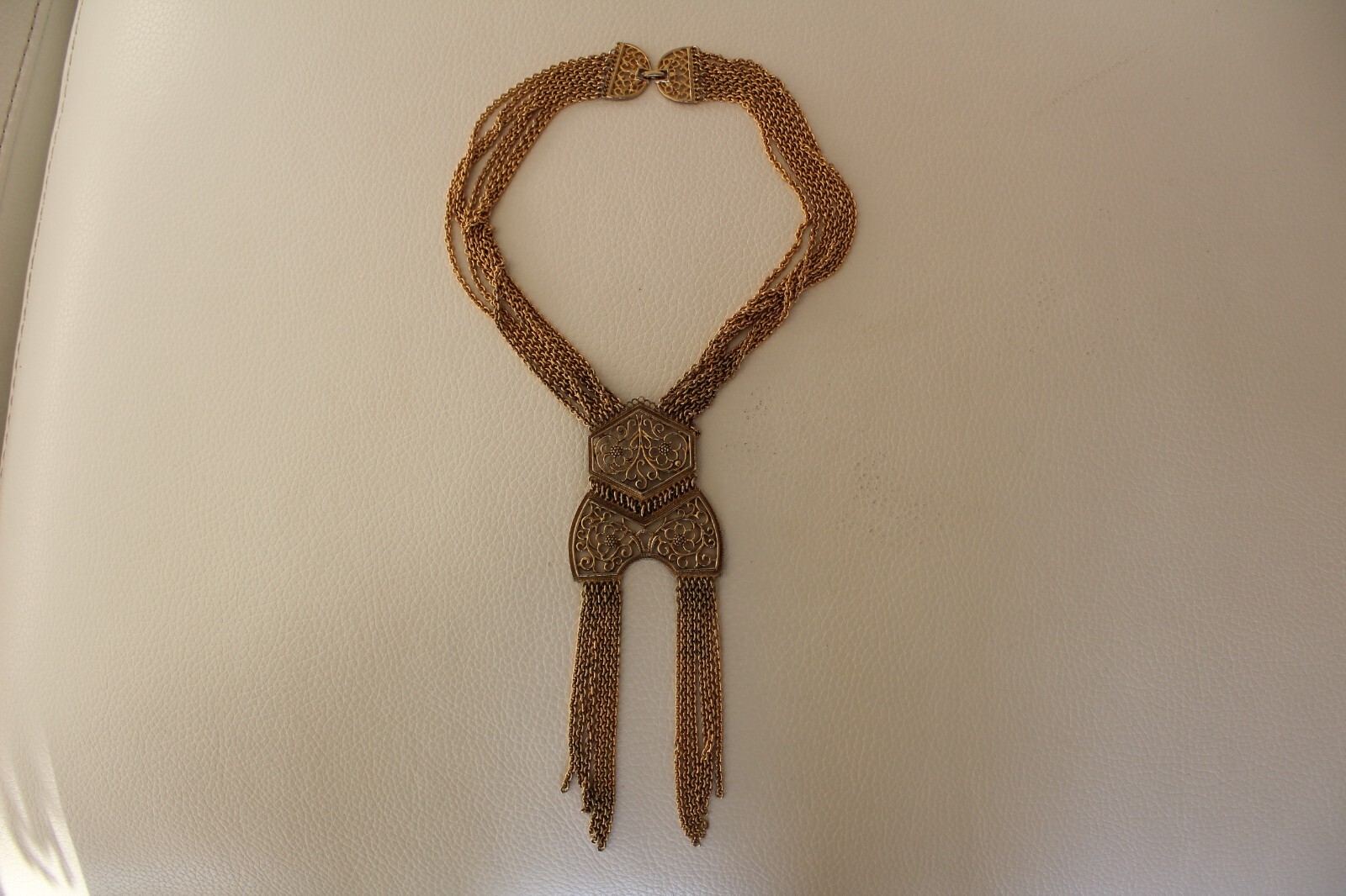 VINTAGE GOLD TONE UNUSUAL GORGEOUS STATEMENT NECKLACE