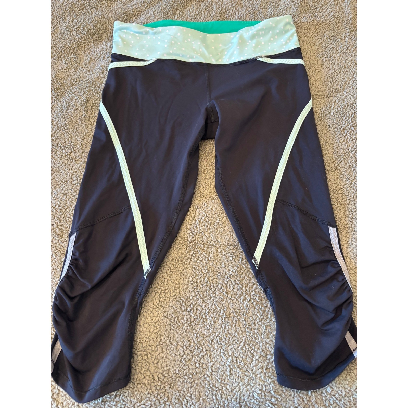 Lululemon Run Pace Crop Leggings Black Mint Polka Dot Vintage Rare Size 6 Lululemon Run Pace Crop Leggings Black Mint Polka Dot Vintage Rare Size 6