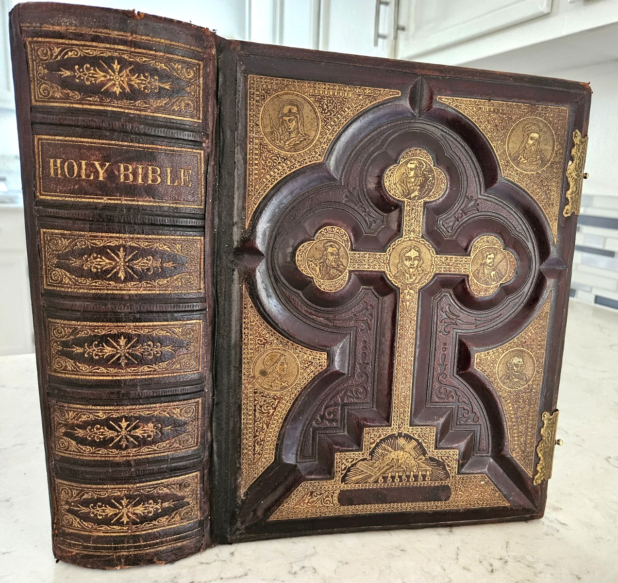 1873 Antique BIBLE Douay & Rheims Catholic family pictorial Latin Vulgate clasps 1873 Antique BIBLE Douay & Rheims Catholic family pictorial Latin Vulgate clasps