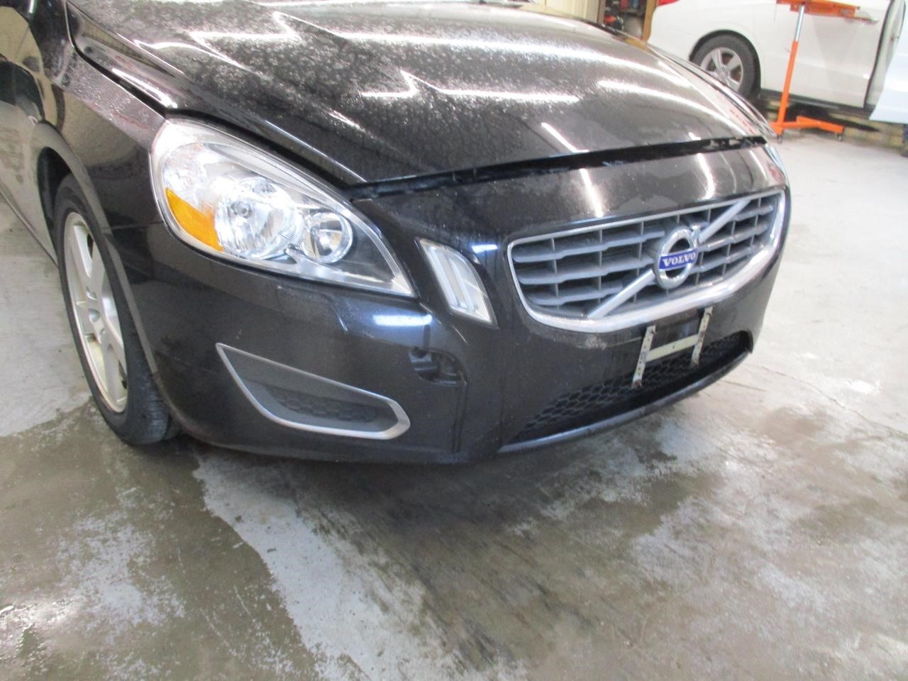 Used Front Bumper Assembly Front fits: 2012 Volvo 60 SERIES S60 headlamp washers