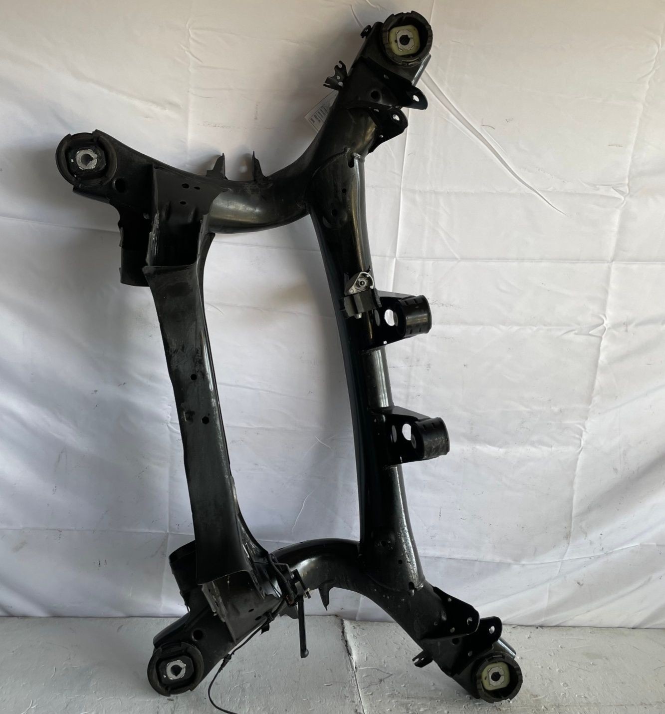 2021-2025 BMW 330I G20 RWD REAR SUSPENSION SUBFRAME CROSSMEMBER CRADLE # 106373