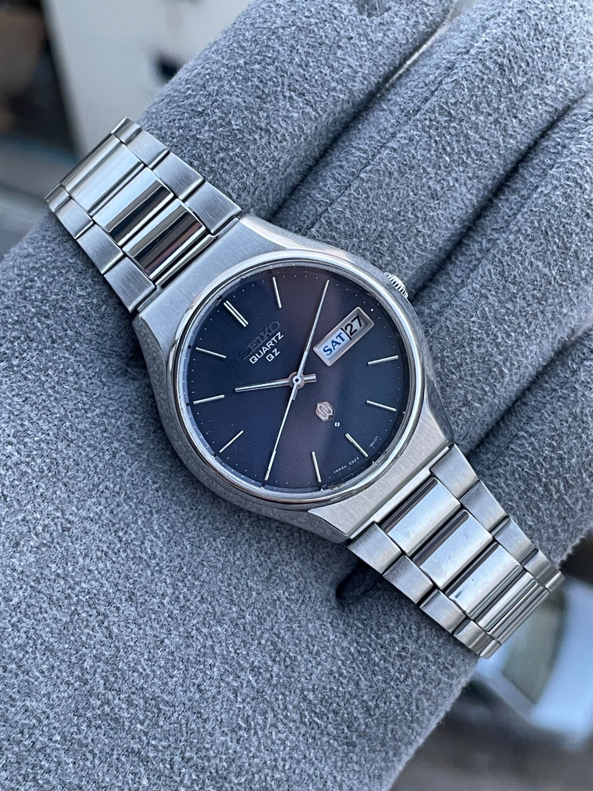 Vintage Seiko SQ Quartz 0923-8010-G Blue Dial Day Date StainlessSteel mens watch