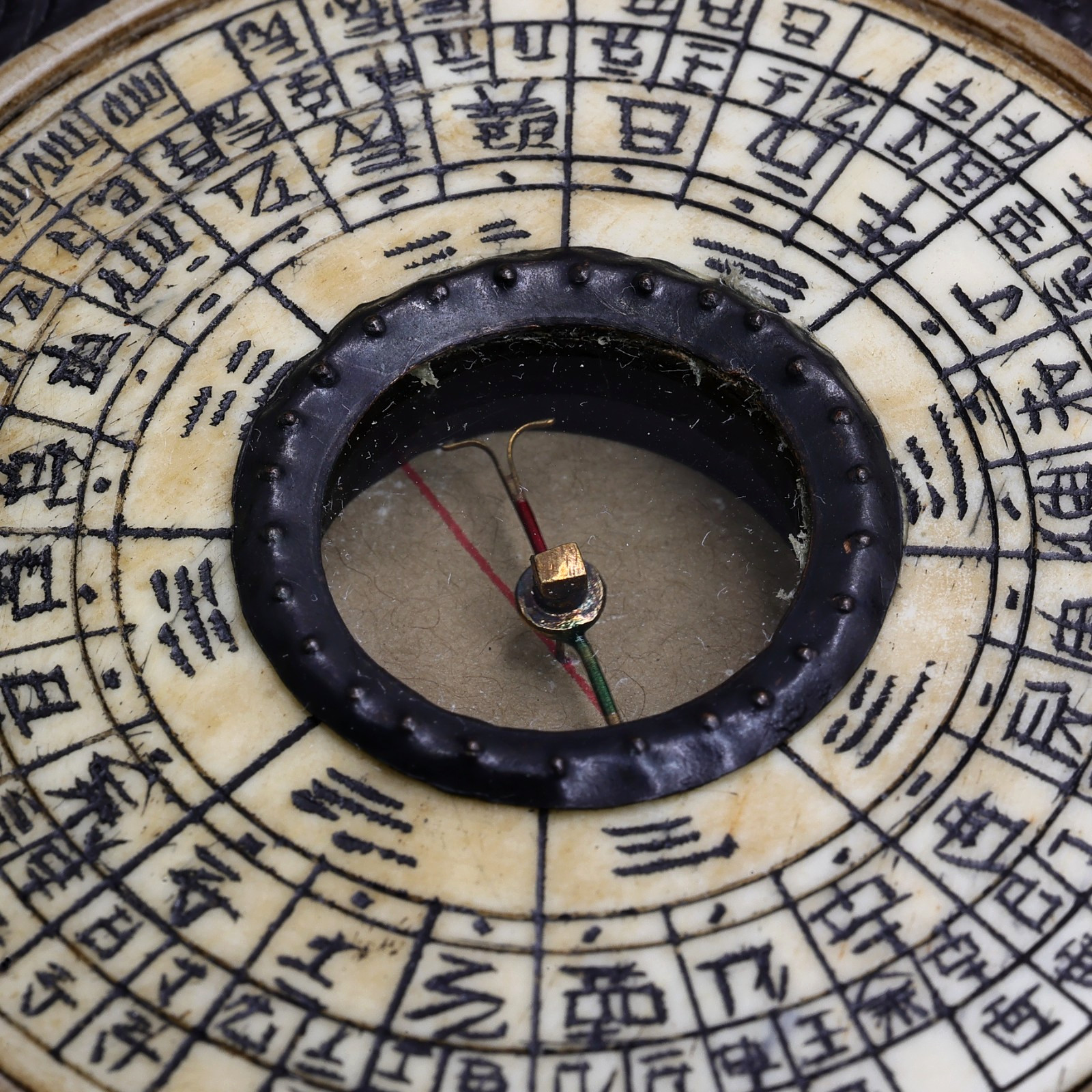 Vintage Chinese Luo Pan Feng Shui Compass In 4-Legged Dragon Gold Fish Metal Box