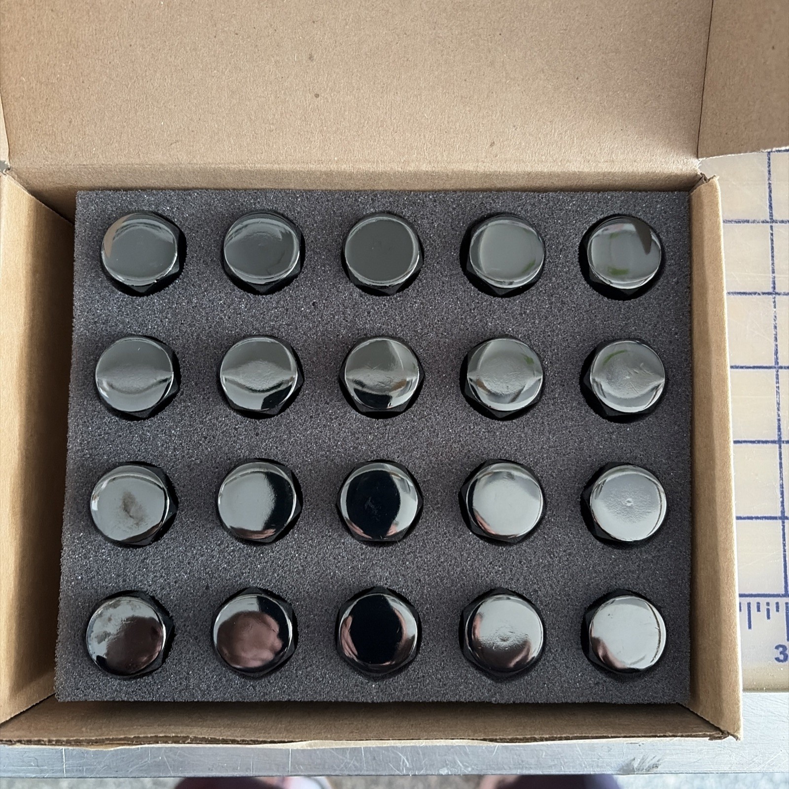 85553528 Genuine GM Pack of 20 Lug Nuts in Black (2019-2027)