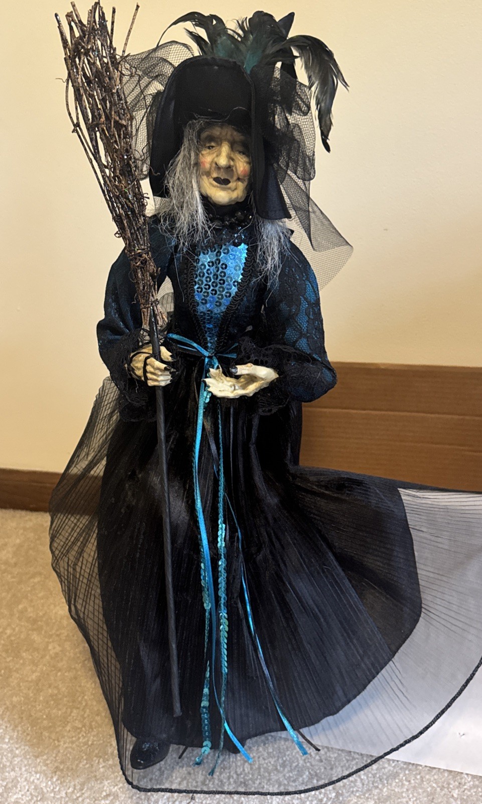 NEW NWT BROOMSTICK Blvd BLACK Blue WITCH w/BROOM SHELF SITTER 24”-28\